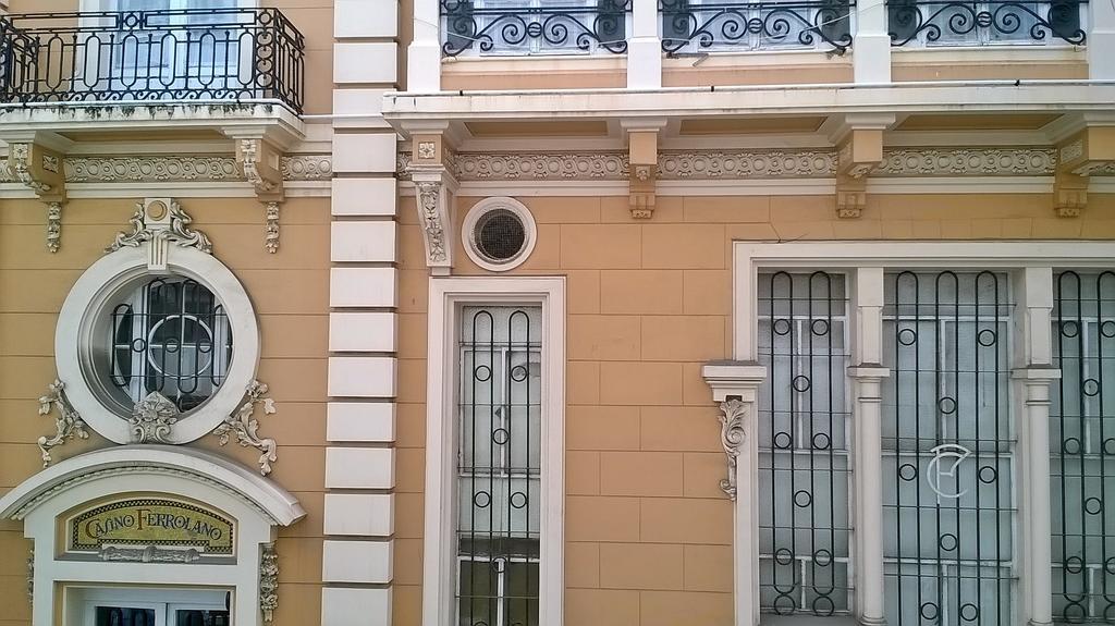 Hostal El Cairo Феррол Экстерьер фото