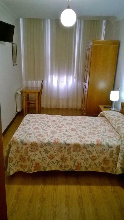 Hostal El Cairo Феррол Экстерьер фото