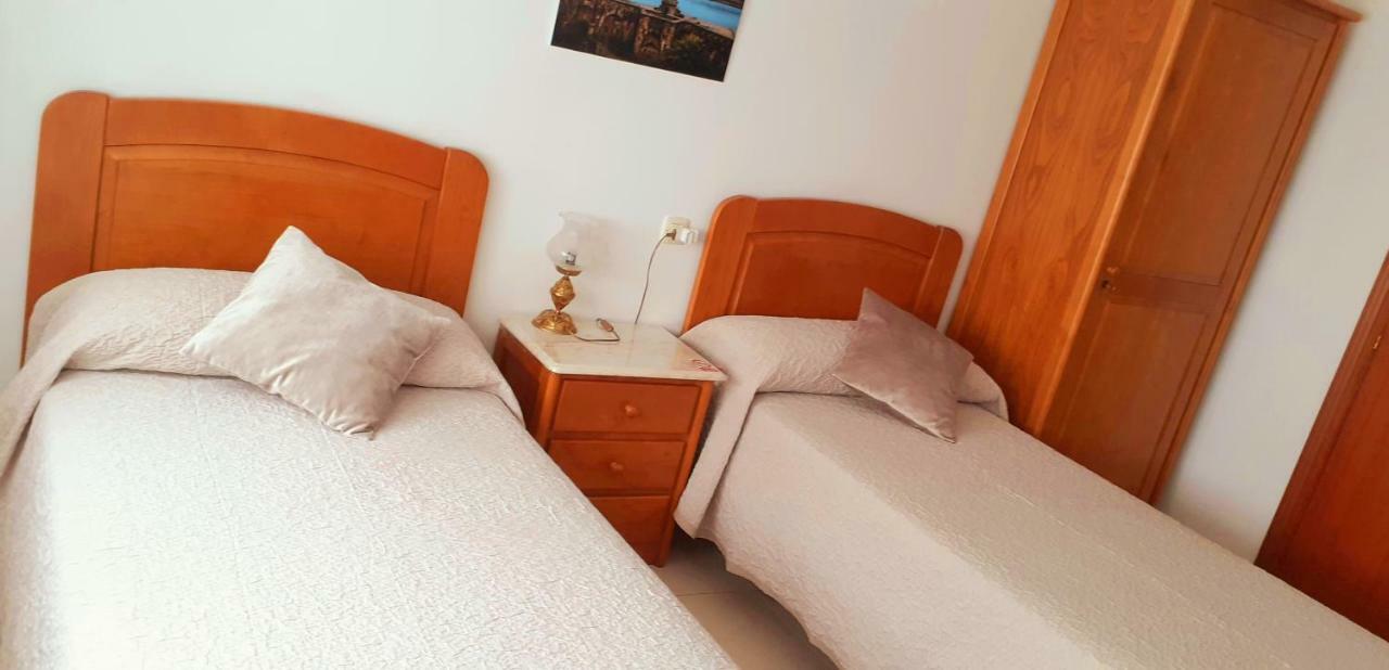 Hostal El Cairo Феррол Экстерьер фото
